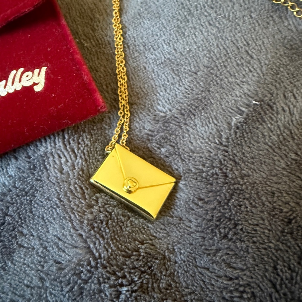 Gold Envelope Locket Necklace with “I Love You” Message – Hearts Valley Jewelry - Picture 3 of 3